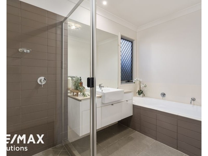 7 Central Green Drive, Narangba QLD 4504