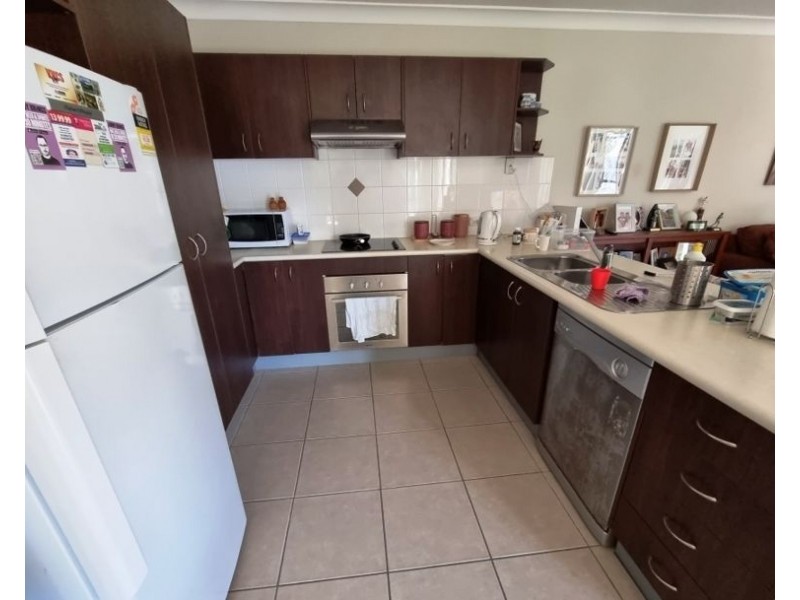2/11 Dysart St, Rothwell QLD 4022