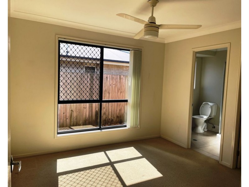 2/11 Dysart St, Rothwell QLD 4022