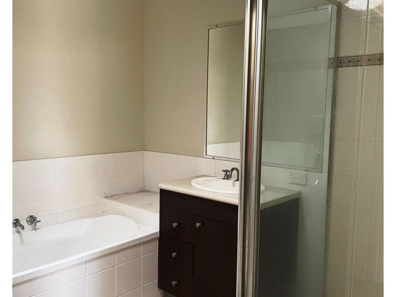 2/11 Dysart St, Rothwell QLD 4022