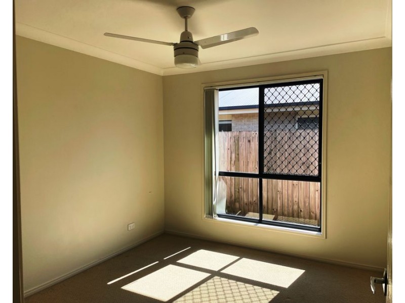 2/11 Dysart St, Rothwell QLD 4022