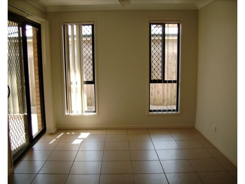 2/11 Dysart St, Rothwell QLD 4022