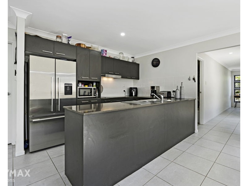 1 & 2/87 Jones Street, Rothwell QLD 4022