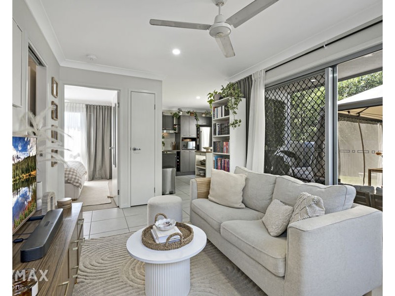 1 & 2/87 Jones Street, Rothwell QLD 4022