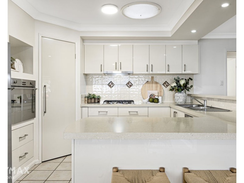 6a Peterson Street, Scarborough QLD 4020