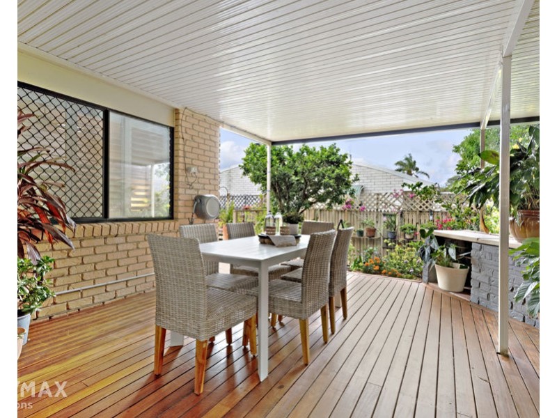 6a Peterson Street, Scarborough QLD 4020
