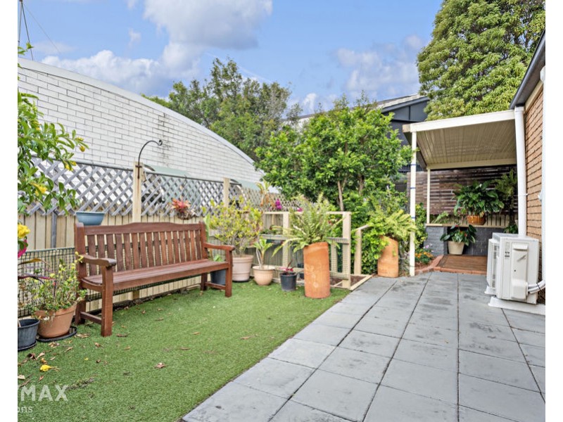 6a Peterson Street, Scarborough QLD 4020