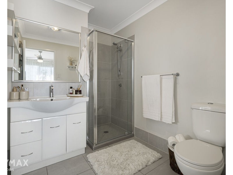 2/87 Jones Street, Rothwell QLD 4022