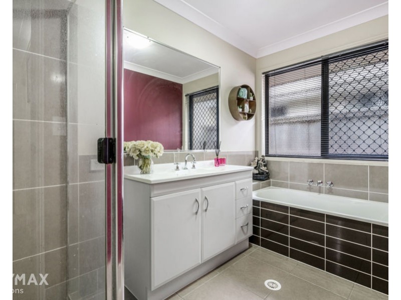 3 Manhattan Cres, North Lakes QLD 4509