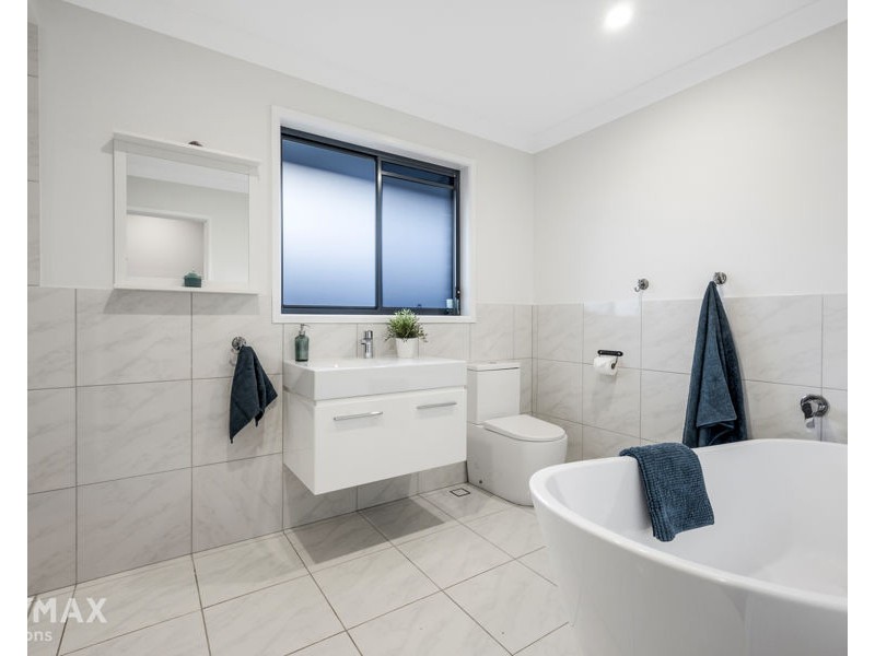 52 Sunnyside Road, Newport QLD 4020