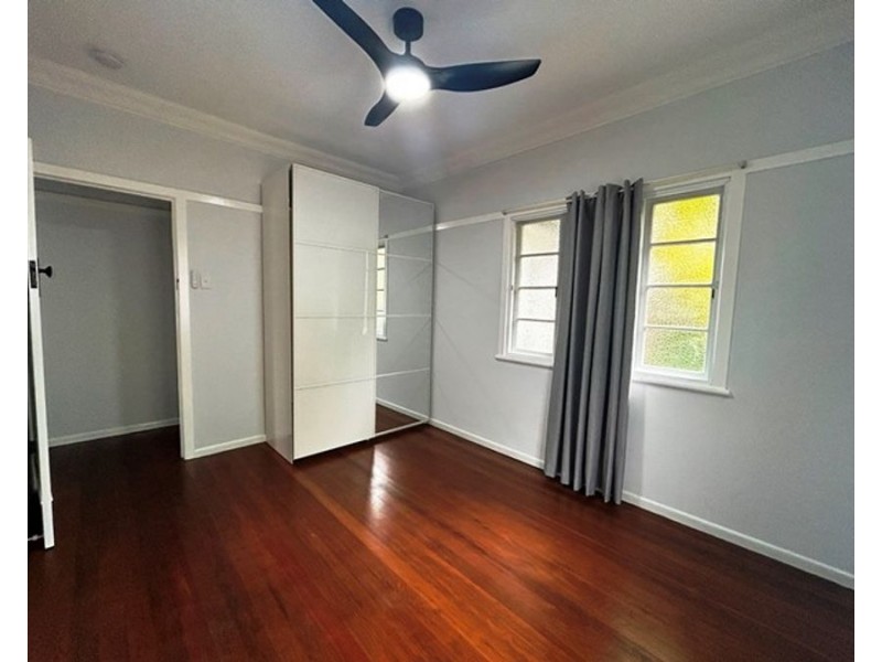 16 Young Street, Red Hill QLD 4059