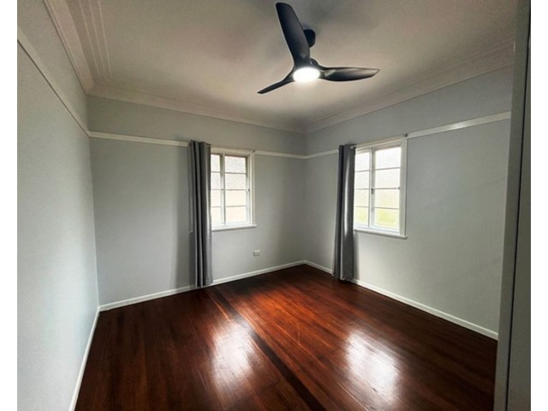 16 Young Street, Red Hill QLD 4059