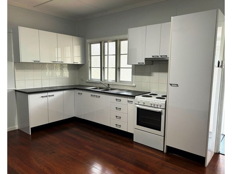 16 Young Street, Red Hill QLD 4059