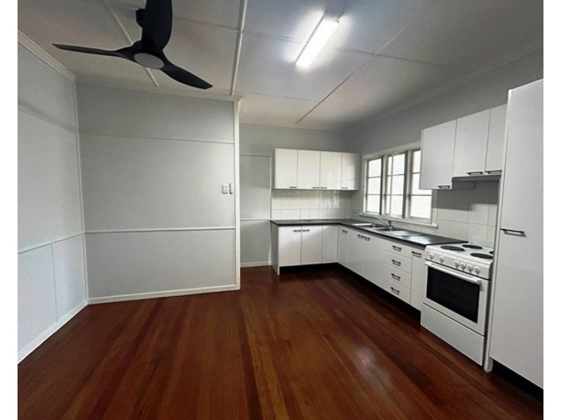 16 Young Street, Red Hill QLD 4059