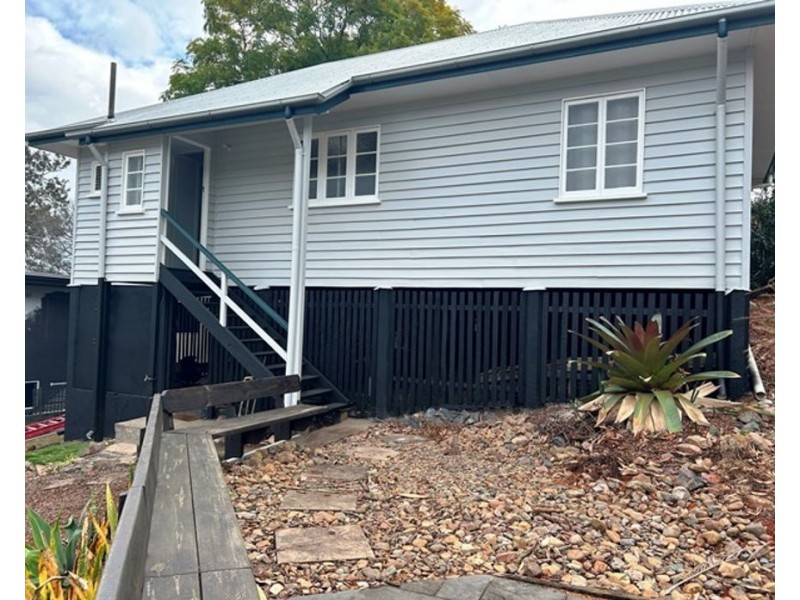 16 Young Street, Red Hill QLD 4059