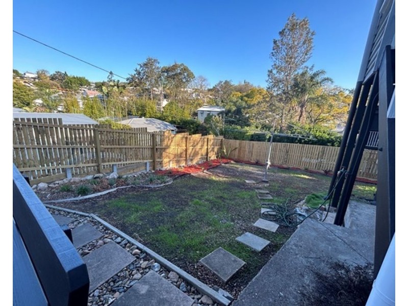 16 Young Street, Red Hill QLD 4059