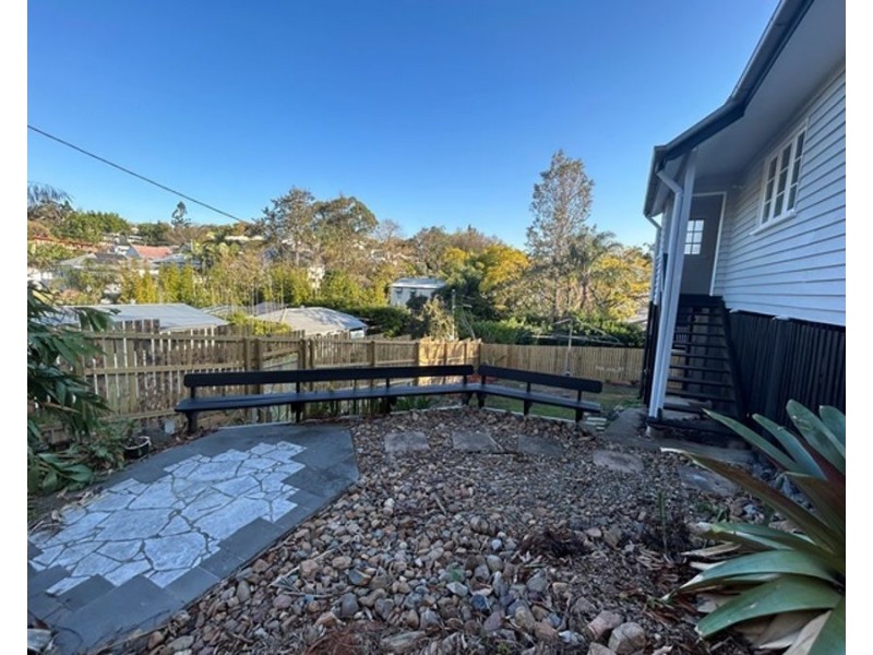 16 Young Street, Red Hill QLD 4059
