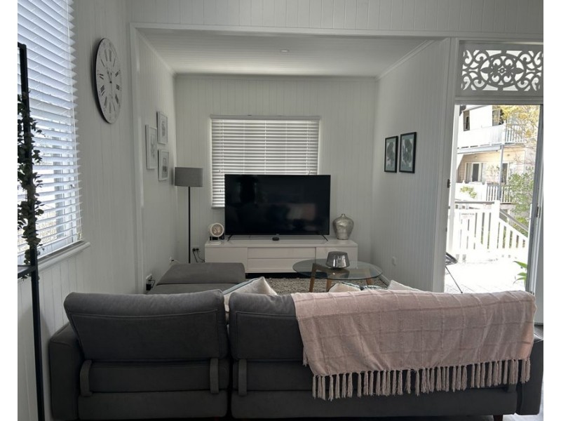 6 Jones Street, Red Hill QLD 4059