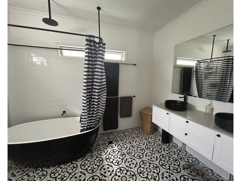 6 Jones Street, Red Hill QLD 4059