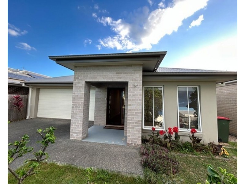 19 Blatchford Street, Strathpine QLD 4500