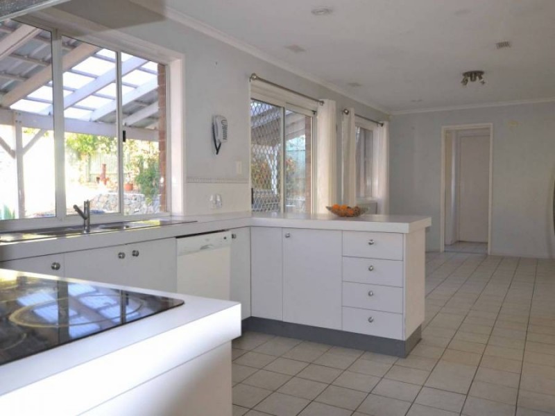 15 Ustinov Crescent, Mcdowall QLD 4053