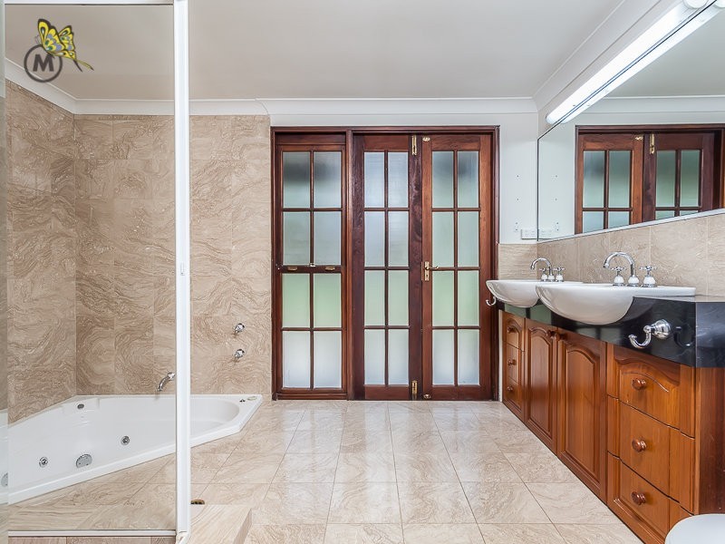 18 Salisbury Court, Clear Mountain QLD 4500