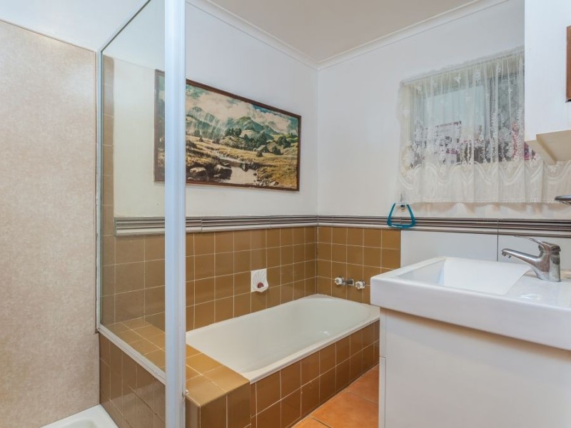 2 Redgrave St, Stafford Heights QLD 4053