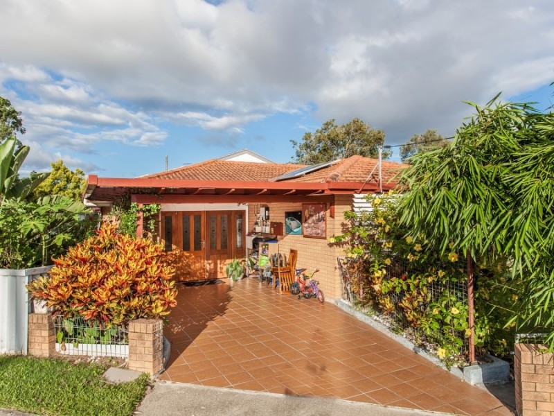 2 Redgrave St, Stafford Heights QLD 4053