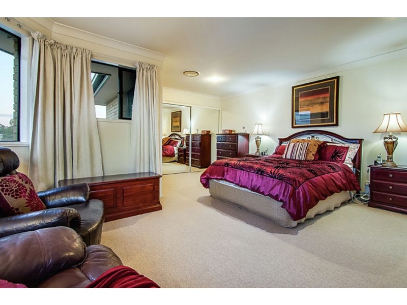 15 Tayla Close, Bridgeman Downs QLD 4035