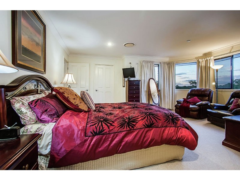 15 Tayla Close, Bridgeman Downs QLD 4035