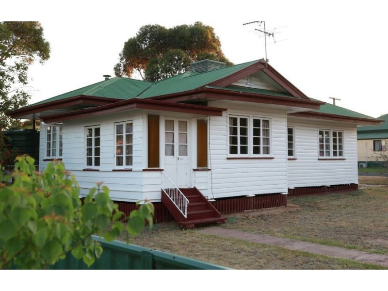 18 Russell Street, Roma QLD 4455