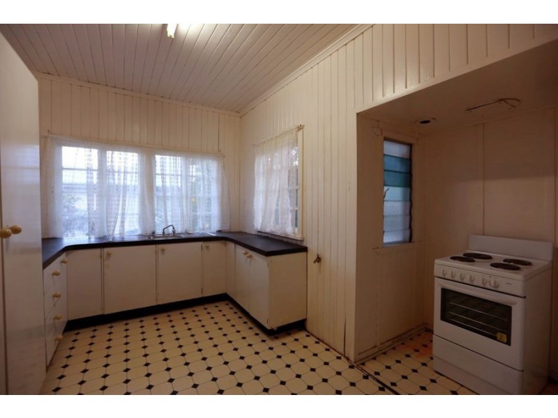 18 Russell Street, Roma QLD 4455