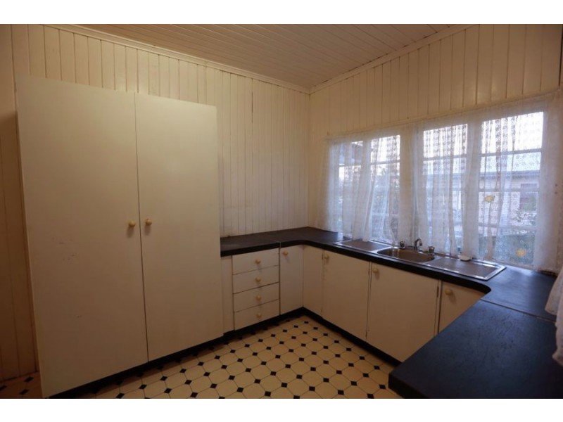 18 Russell Street, Roma QLD 4455