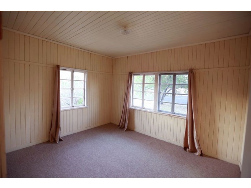 18 Russell Street, Roma QLD 4455