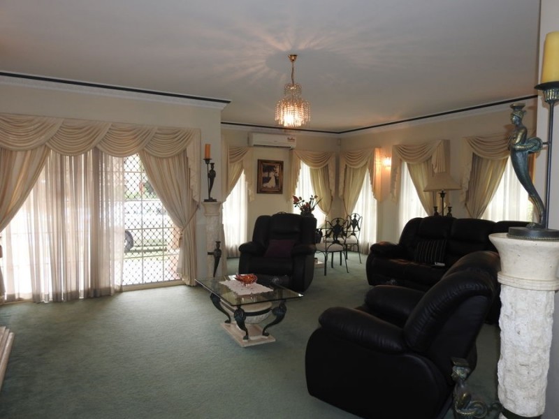 2 Minnelli Place, Mcdowall QLD 4053