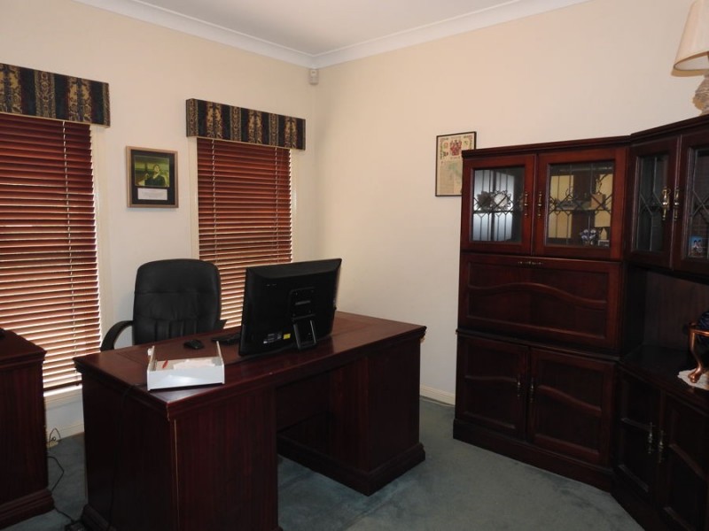 2 Minnelli Place, Mcdowall QLD 4053