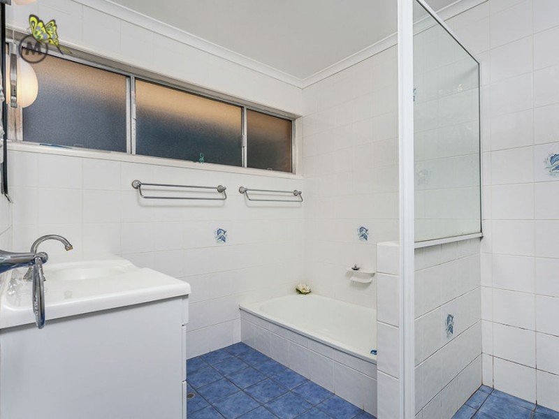 28 Redgrave St, Stafford Heights QLD 4053