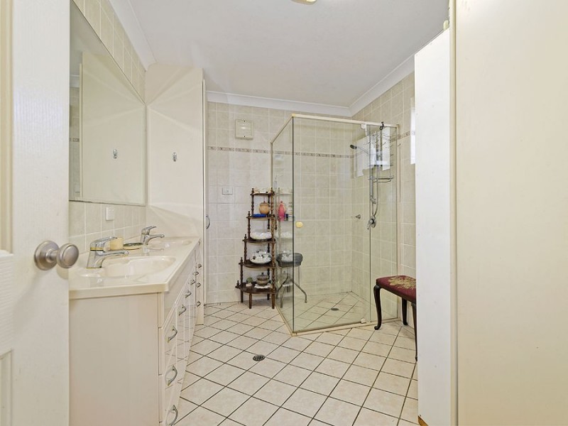 20 Windsor Street, Hamilton QLD 4007