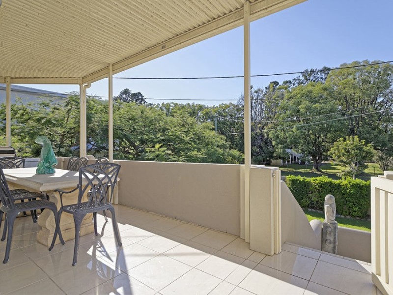 20 Windsor Street, Hamilton QLD 4007