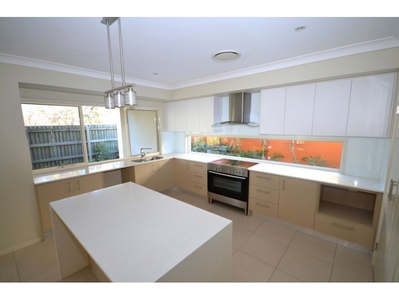 76 Petrie Crescent, Aspley QLD 4034