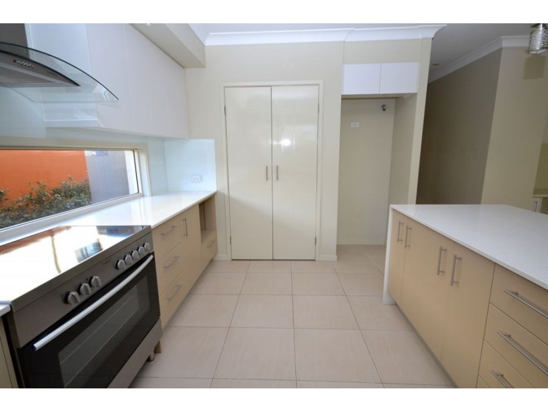 76 Petrie Crescent, Aspley QLD 4034