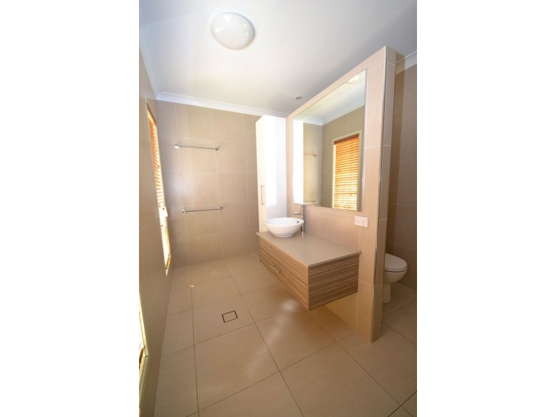 76 Petrie Crescent, Aspley QLD 4034