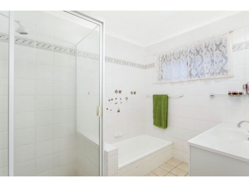 18 Redgrave Street, Stafford Heights QLD 4053