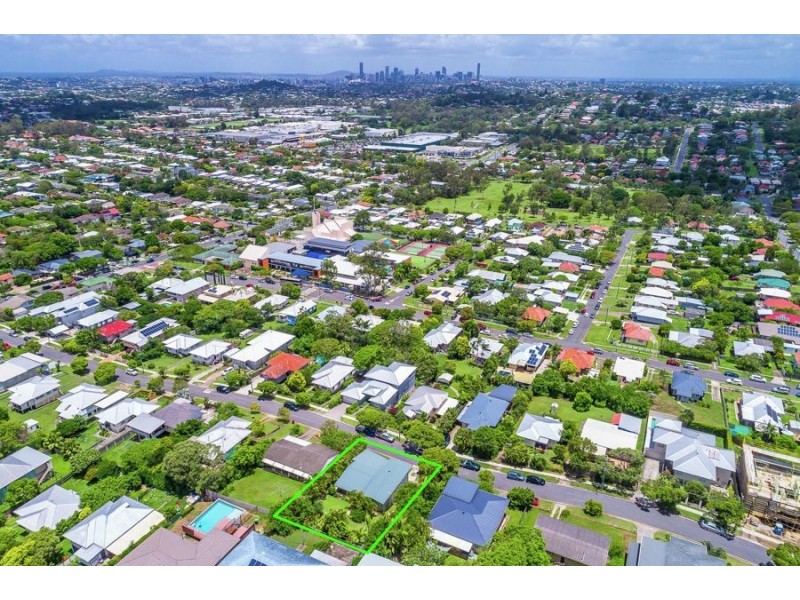 33 Allowrie Street, Stafford QLD 4053