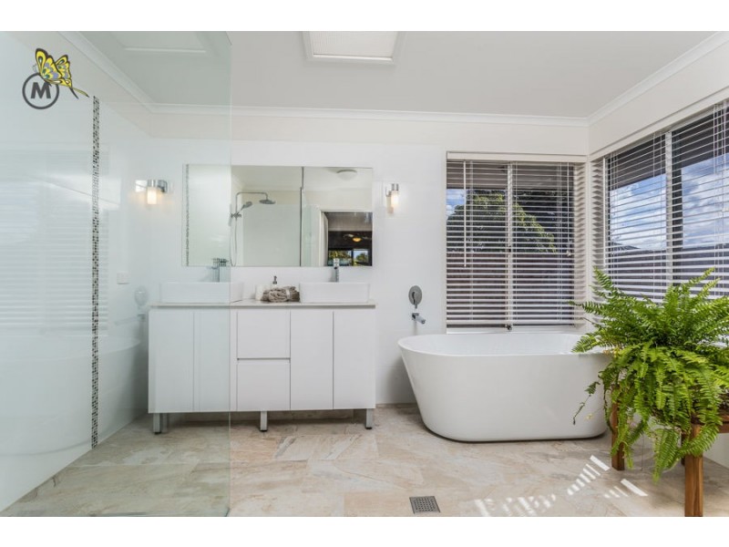 8 Sommerville Place, Chermside West QLD 4032