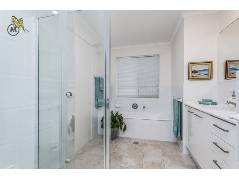 8 Sommerville Place, Chermside West QLD 4032