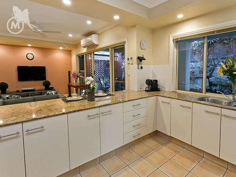 1 Evergreen Close, Kenmore QLD 4069