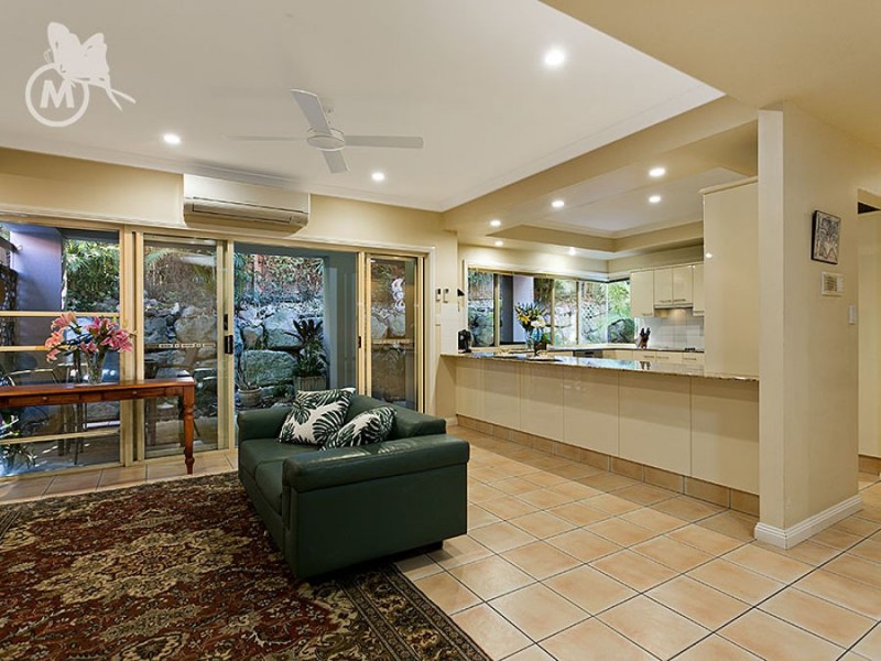 1 Evergreen Close, Kenmore QLD 4069