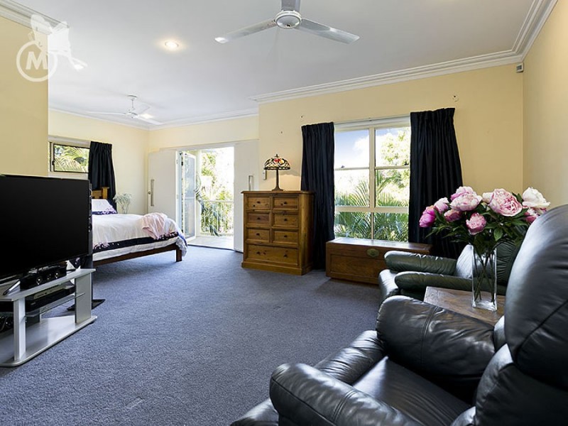 1 Evergreen Close, Kenmore QLD 4069