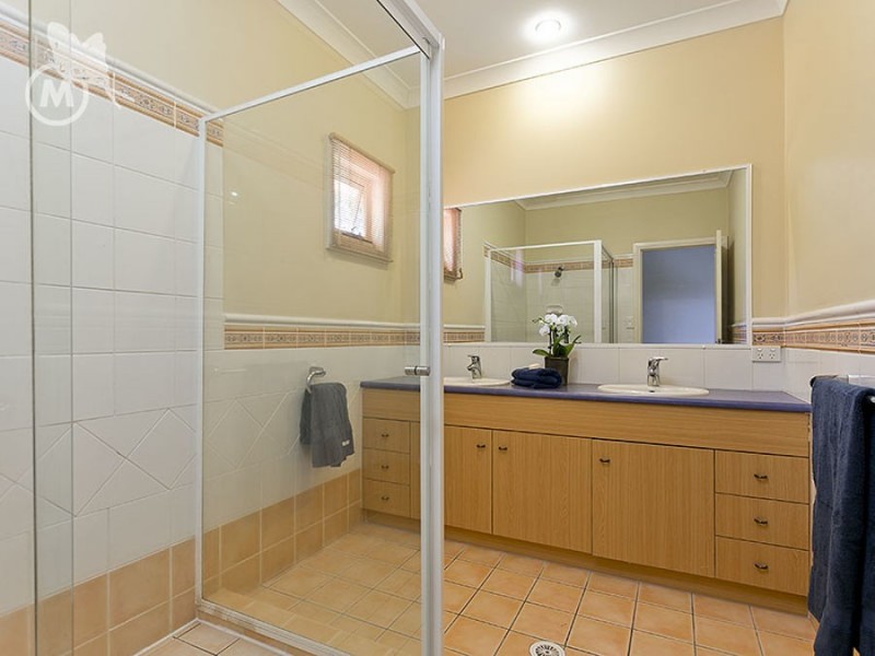 1 Evergreen Close, Kenmore QLD 4069